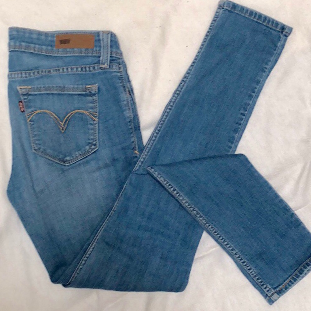 Levi Skinny Jeans. Size 27